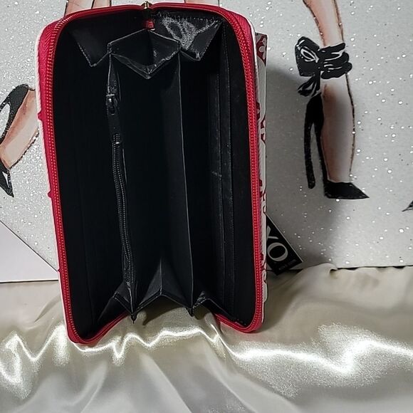 XOXO WITH LOG Zip Around Fashion Wallet! - Picture 5 of 7